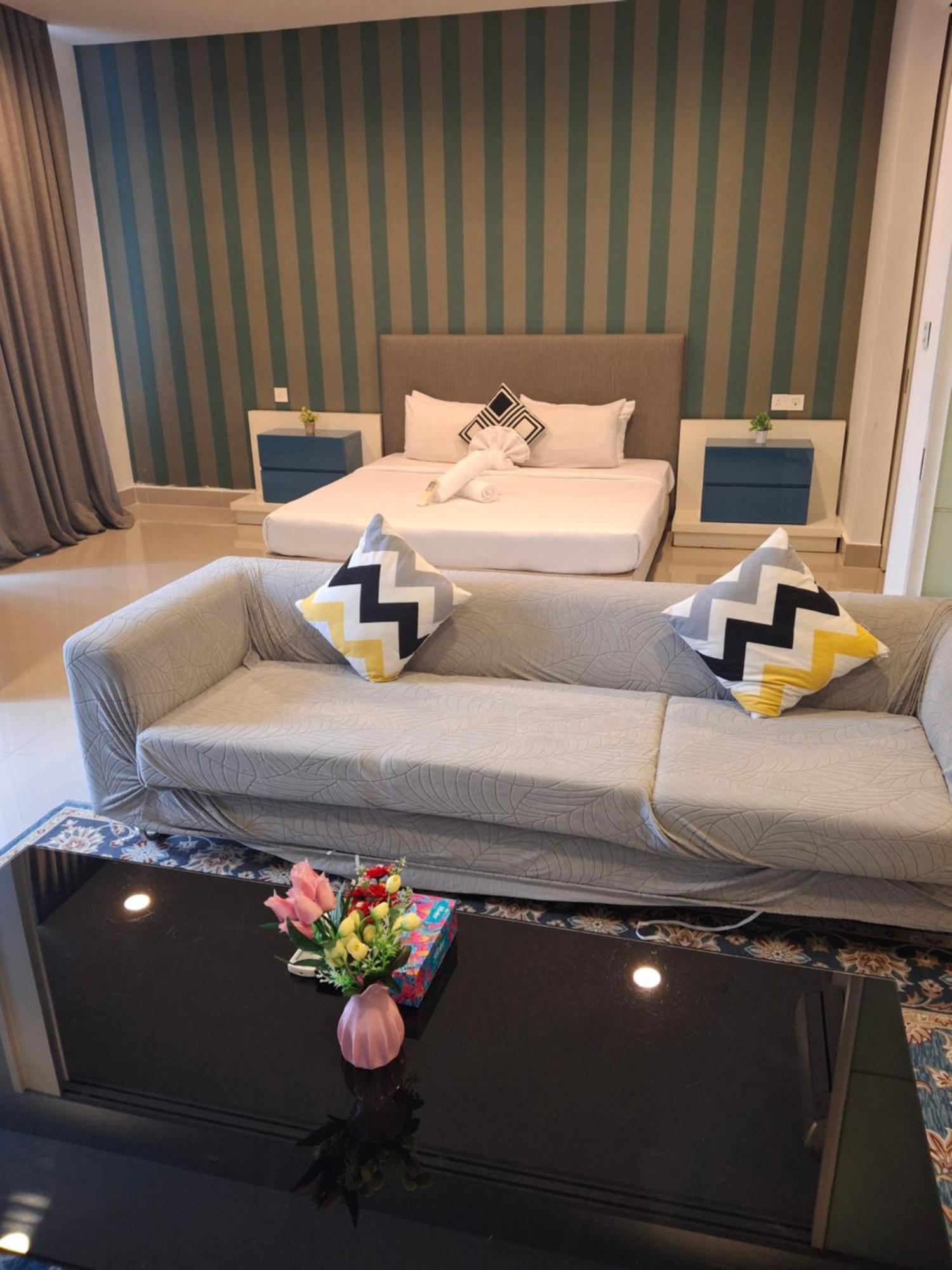 Luxury Klcc Platinum By Classy